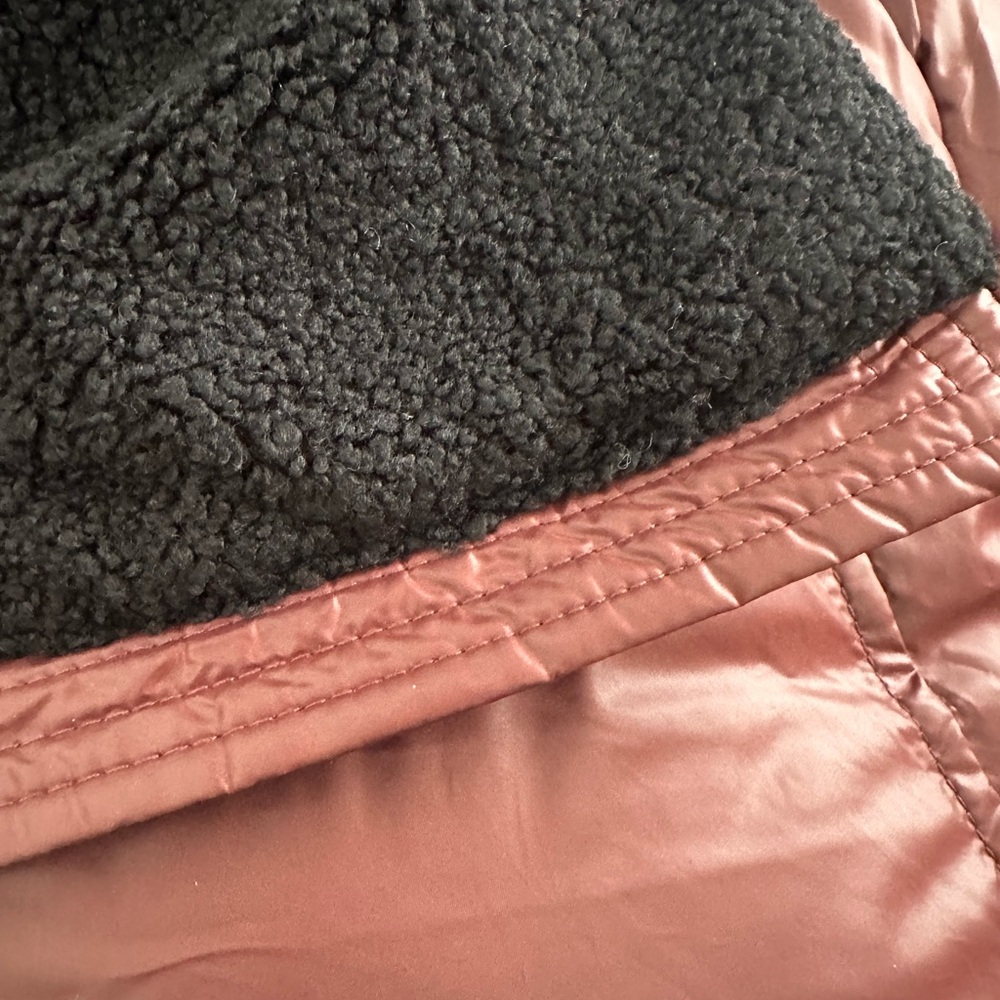 ๐ French Connection Maroon Puffer Jacket with Sherpa Detail. XL. - Picture 7 of 9